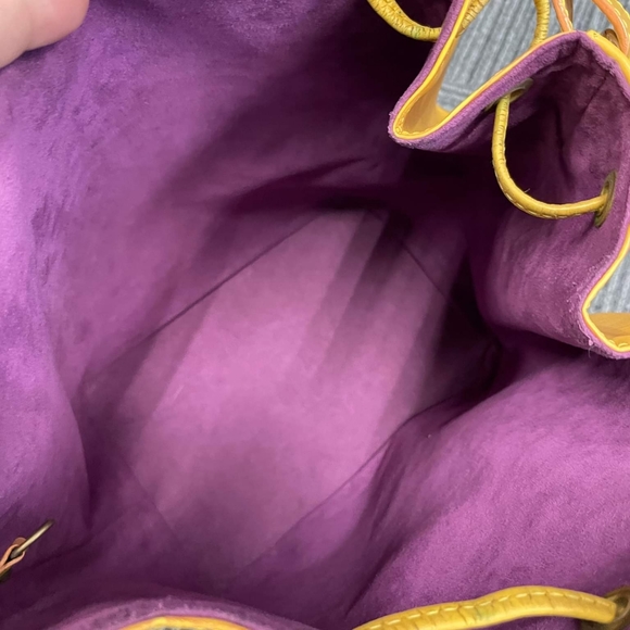 SOLD. Authentic Louis Vuitton Epi Leather Noe Bucket Bag Vintage-Authentic - Picture 7 of 17